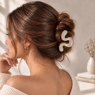 PEARLESCENT WAVE CLAW CLIP - WHITE