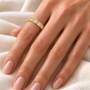 GOLD SQUARE CRYSTAL BAND RING