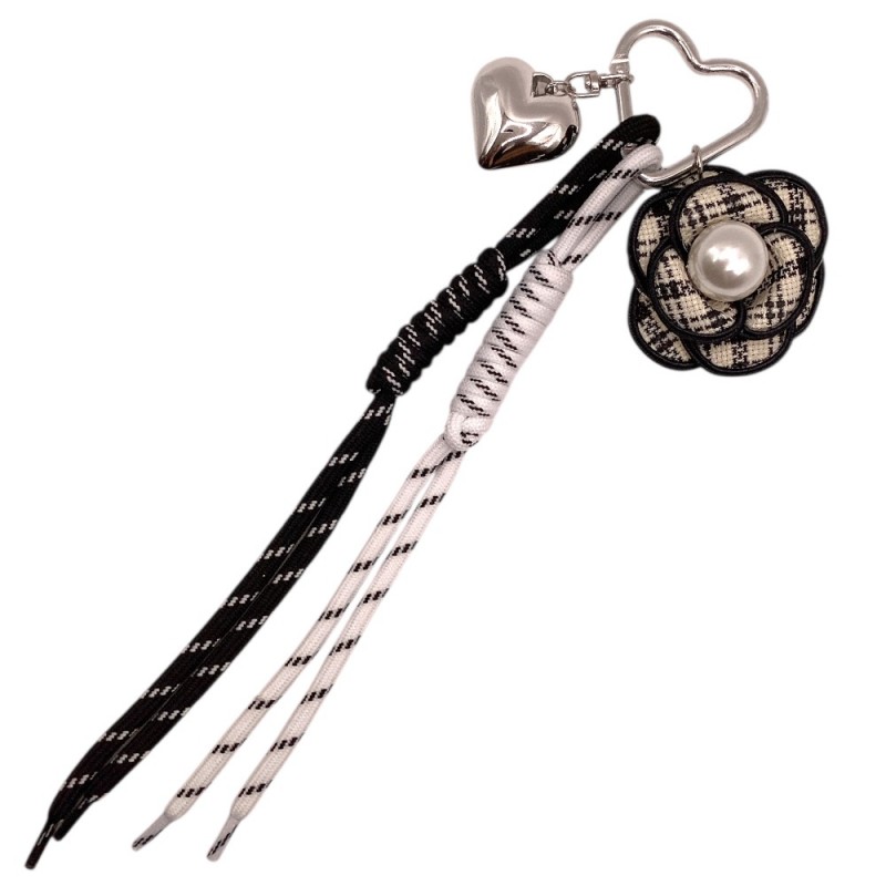 FLOWER KEYCHAIN - BLACK